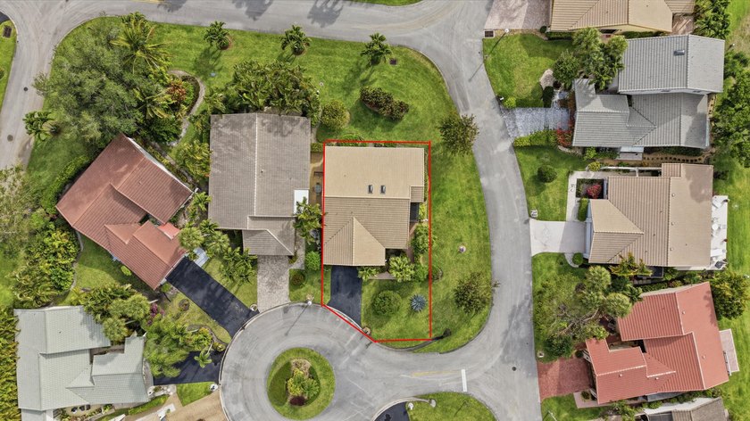 Nestled in the sought-after Villas of Green Glen within the - photo 45
