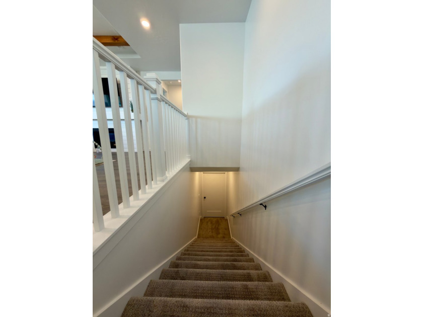 Absolutely stunning home!! Like-new 3 year old D.R. Horton home - photo 18