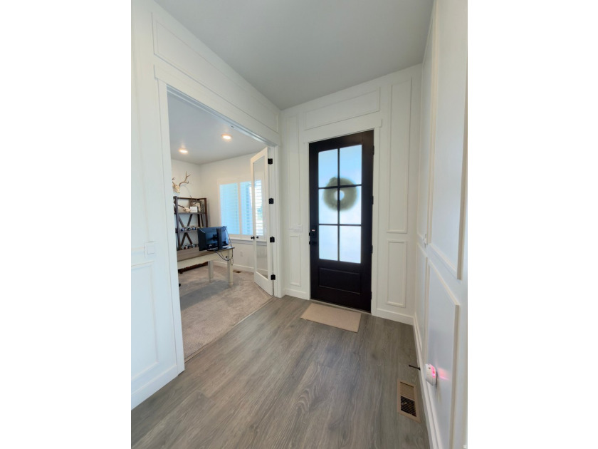 Absolutely stunning home!! Like-new 3 year old D.R. Horton home - photo 21