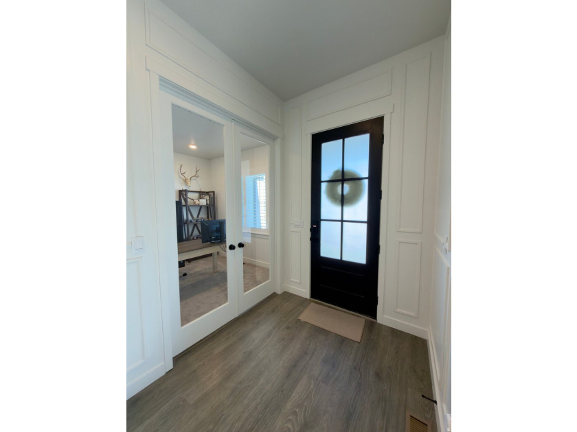 Absolutely stunning home!! Like-new 3 year old D.R. Horton home - photo 22