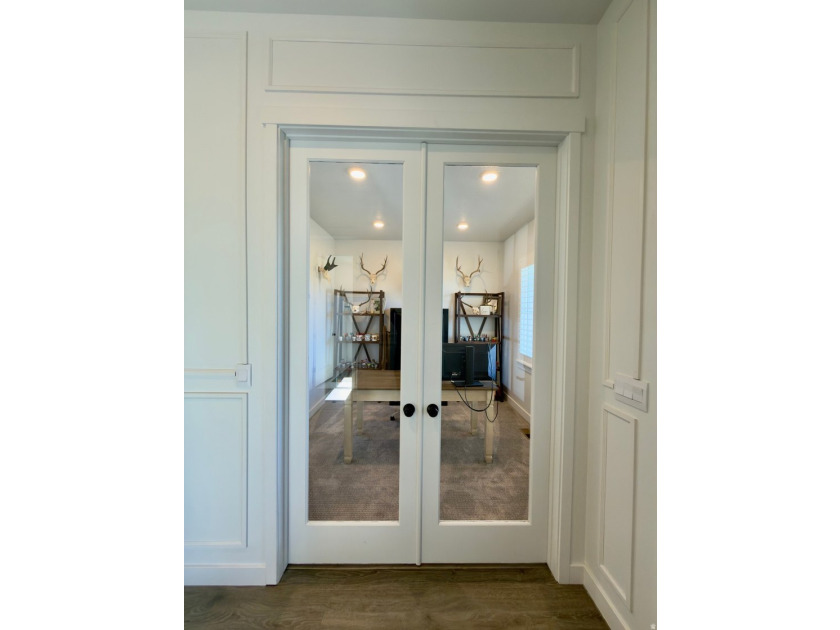 Absolutely stunning home!! Like-new 3 year old D.R. Horton home - photo 23