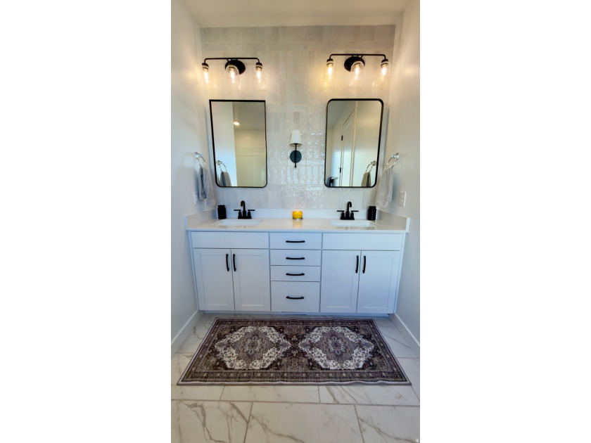 Absolutely stunning home!! Like-new 3 year old D.R. Horton home - photo 29