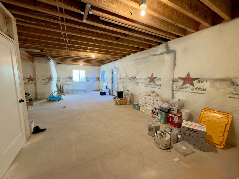 Absolutely stunning home!! Like-new 3 year old D.R. Horton home - photo 38