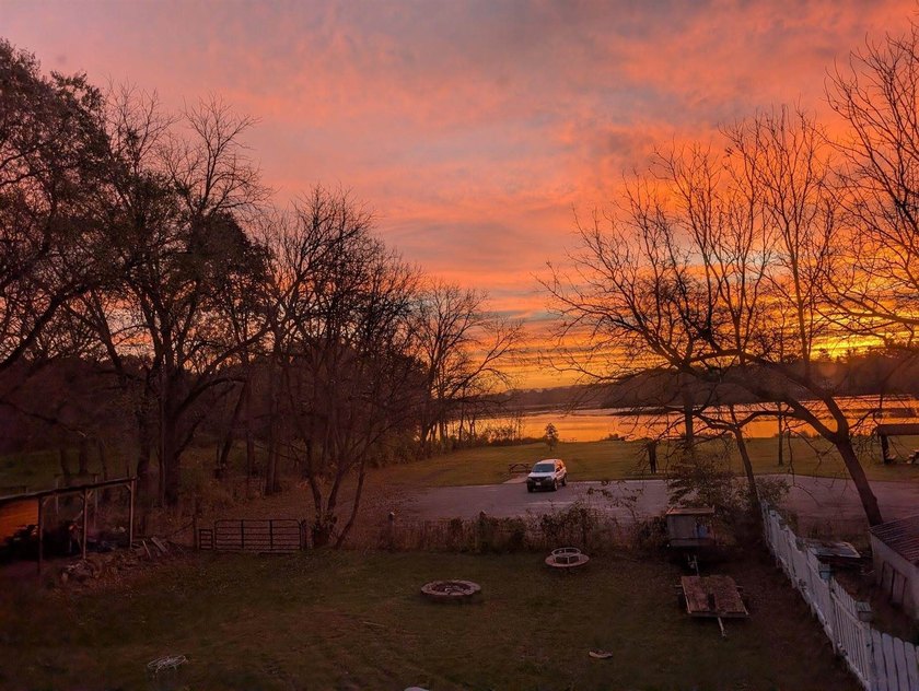 Wake up to breathtaking sunrises, wildlife &amp; fog rolling off the - photo 2