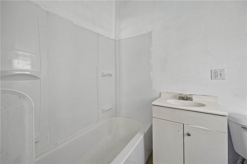 Fantastic investment opportunity in the desirable Maplewood - photo 16