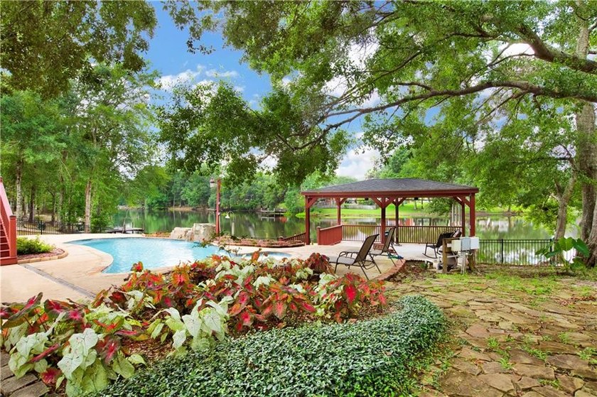 Experience the perfect blend of luxury, comfort, and outdoor - photo 3