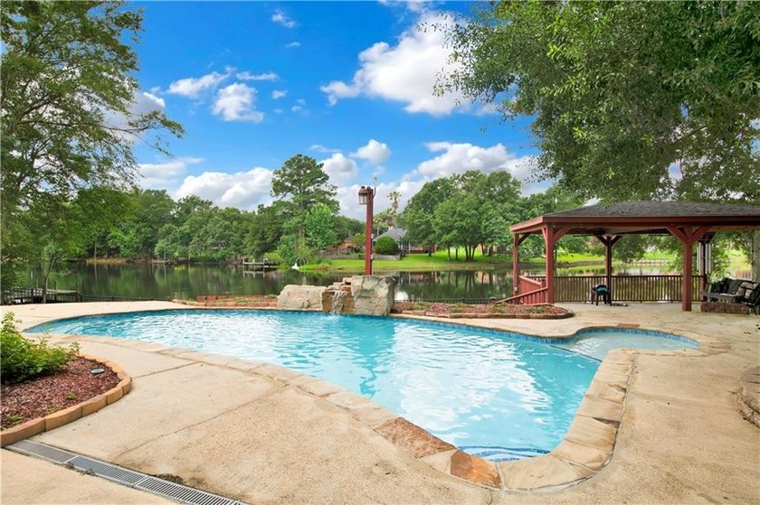 Experience the perfect blend of luxury, comfort, and outdoor - photo 6