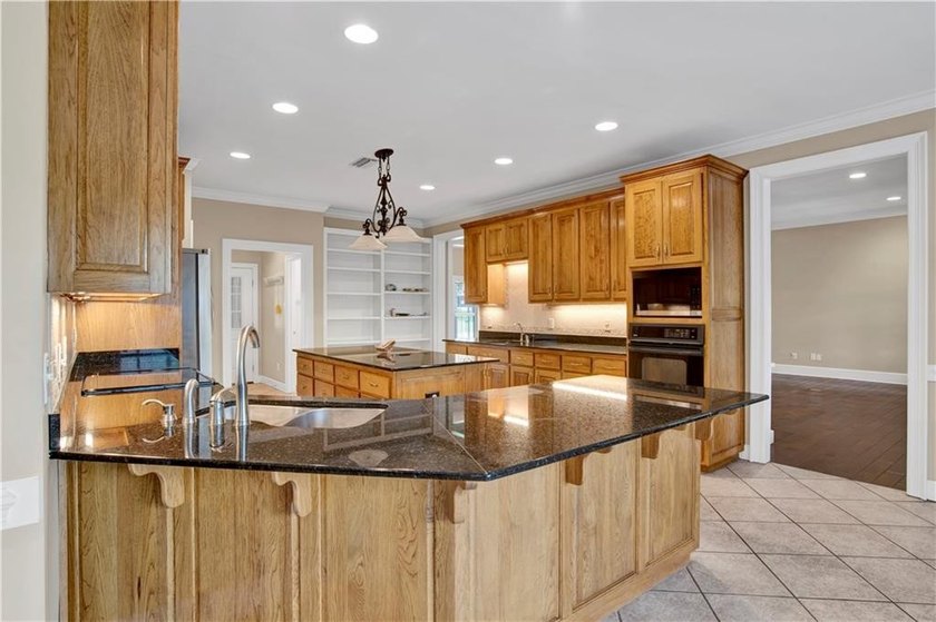 Experience the perfect blend of luxury, comfort, and outdoor - photo 9