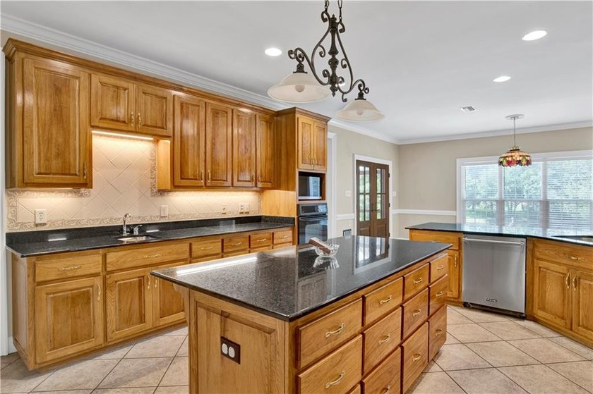 Experience the perfect blend of luxury, comfort, and outdoor - photo 10