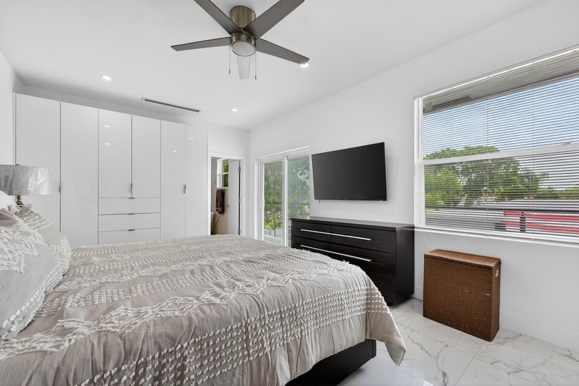 Stunning &amp; fully expanded two-story pool home in the heart of - photo 31