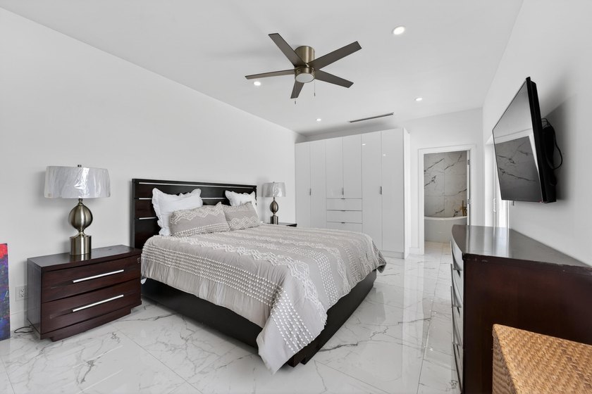 Stunning &amp; fully expanded two-story pool home in the heart of - photo 33