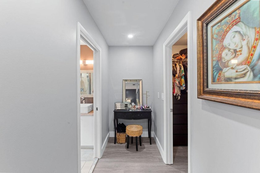 Beautifully renovated 2-bedroom, 2-bath end unit offering - photo 14