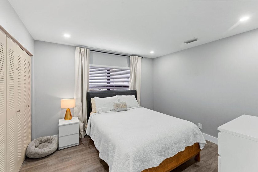 Beautifully renovated 2-bedroom, 2-bath end unit offering - photo 15