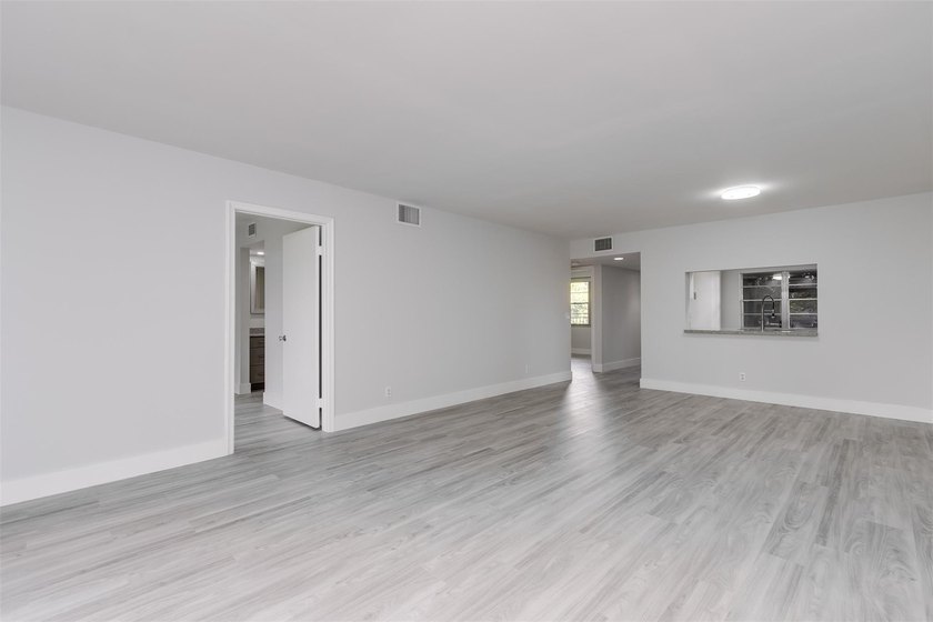 Updated 2 bedroom, 2 bath condo in Century Village in excellent - photo 19