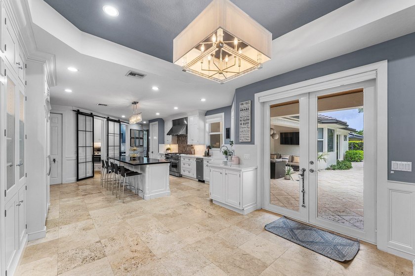 Opportunities like this are rare in East Boca. This stunning - photo 20