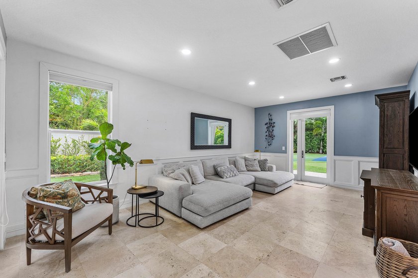 Opportunities like this are rare in East Boca. This stunning - photo 22