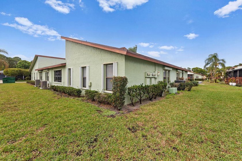 Beautifully renovated 2-bedroom, 2-bath end unit offering - photo 23