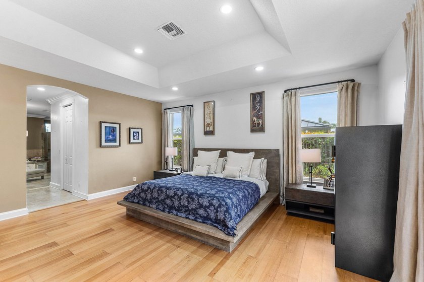 Opportunities like this are rare in East Boca. This stunning - photo 32