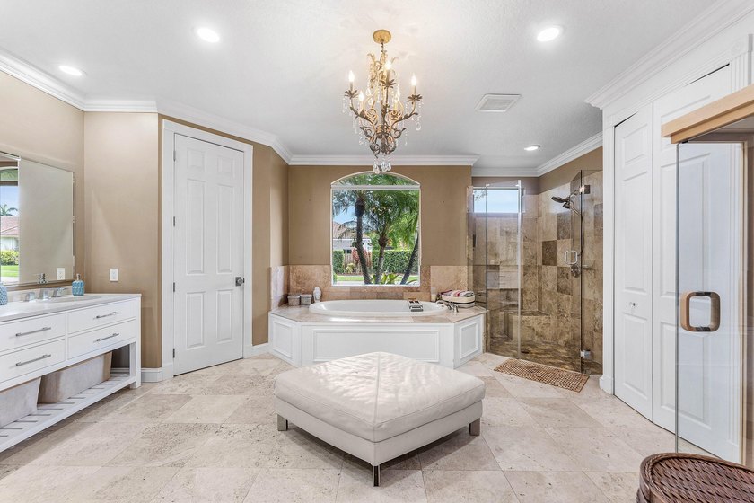 Opportunities like this are rare in East Boca. This stunning - photo 33