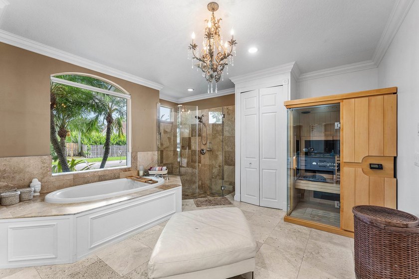 Opportunities like this are rare in East Boca. This stunning - photo 34
