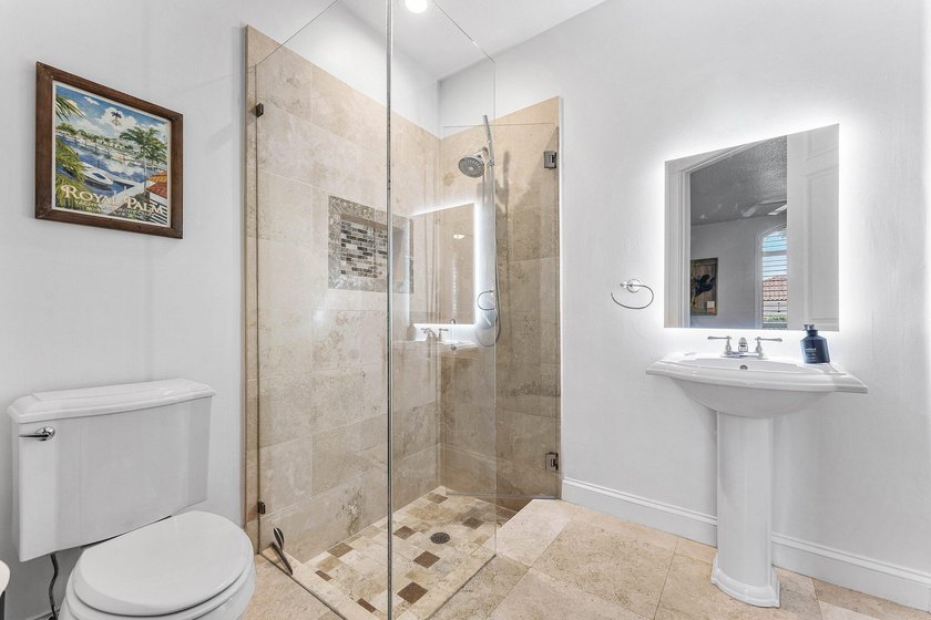 Opportunities like this are rare in East Boca. This stunning - photo 38