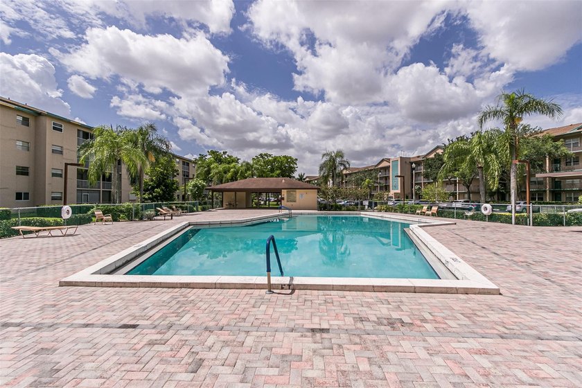 Updated 2 bedroom, 2 bath condo in Century Village in excellent - photo 38