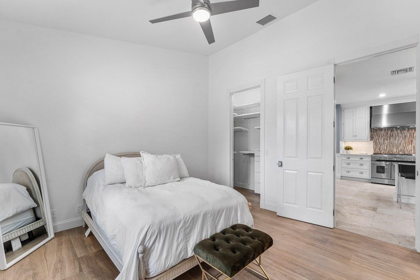 Opportunities like this are rare in East Boca. This stunning - photo 39
