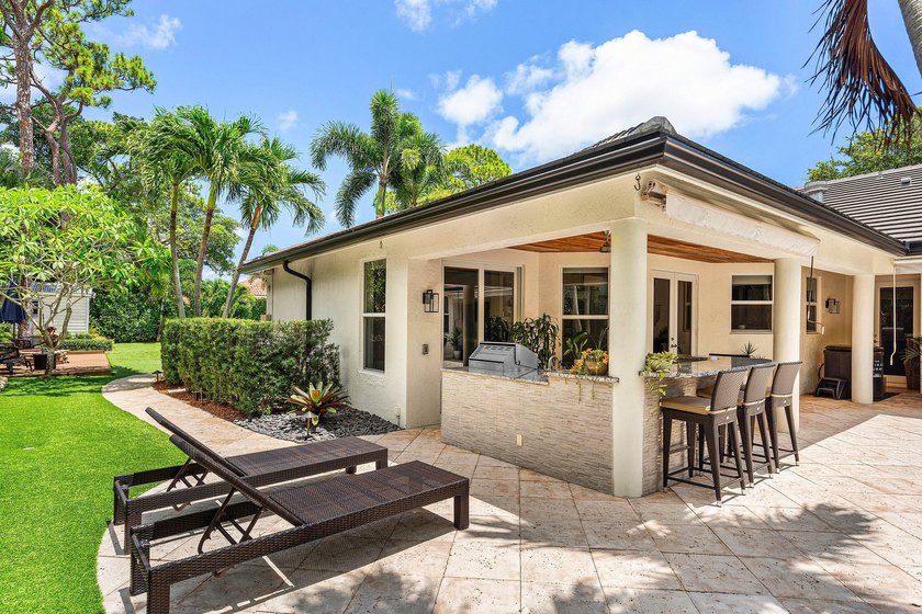 Opportunities like this are rare in East Boca. This stunning - photo 45