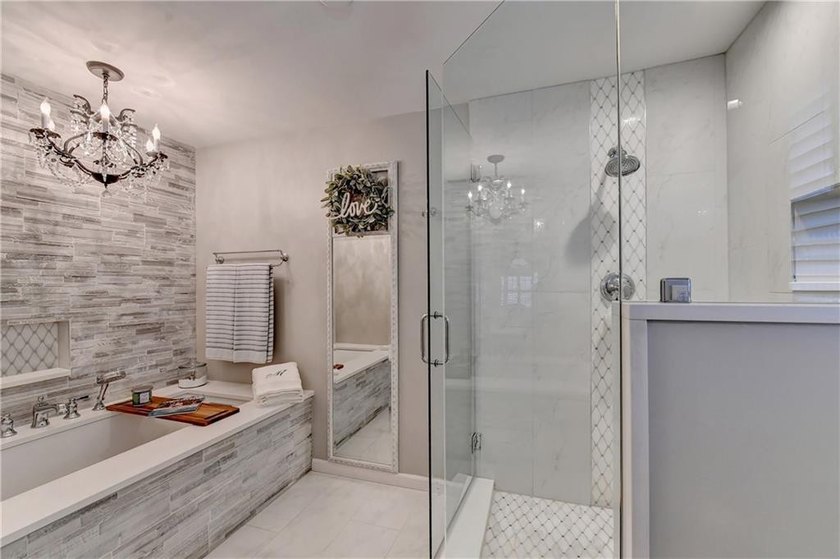 This lovely end-unit townhome in Roswell has been beautifully - photo 7