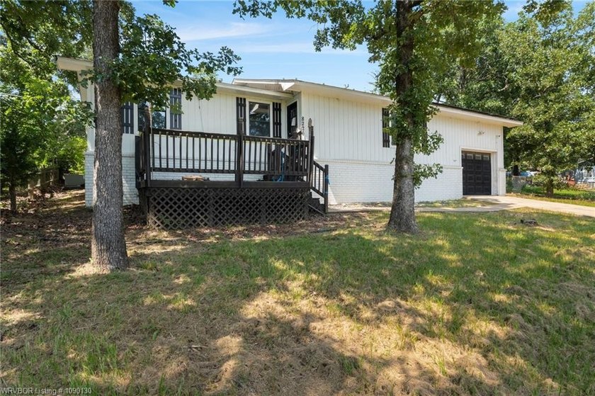 Nice home located on the beautiful, members-only Sebastian Lake - photo 2