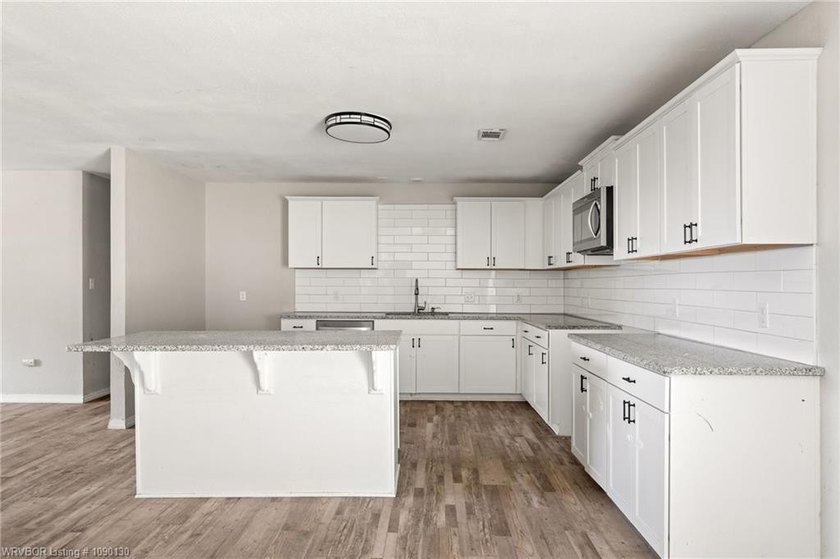 Nice home located on the beautiful, members-only Sebastian Lake - photo 8