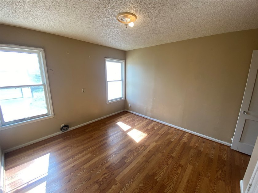 Welcome Home!!! This three bedroom two bath home in DRISCOLL - photo 13