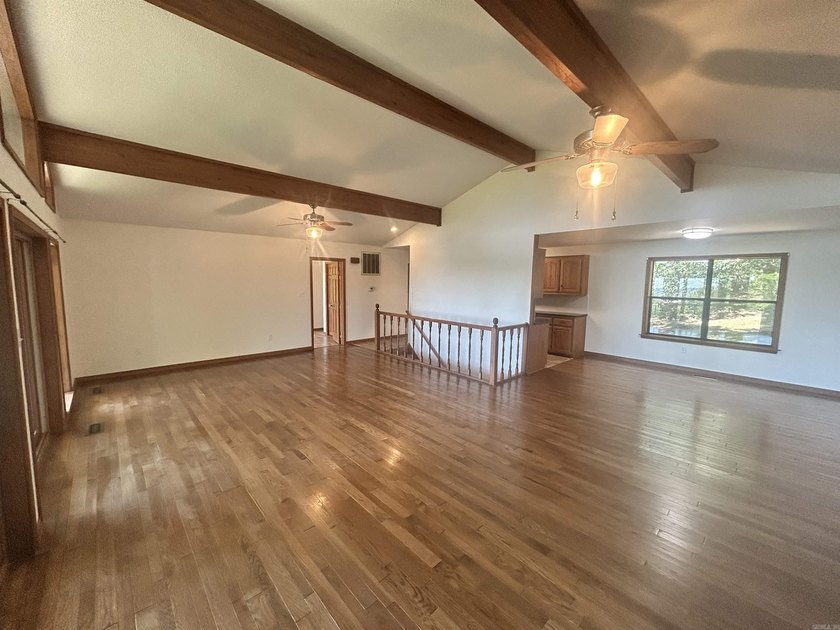 3 bd / 2 bath home. It has a circle drive with RV / boat parking - photo 15