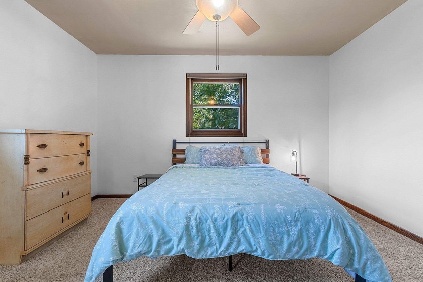 Welcome to your cozy retreat on a quiet dead-end street, just - photo 16
