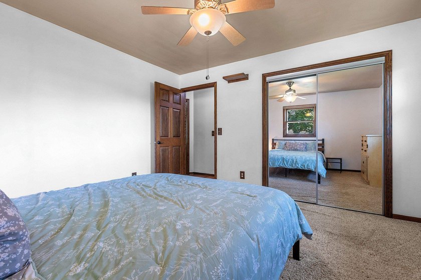 Welcome to your cozy retreat on a quiet dead-end street, just - photo 17