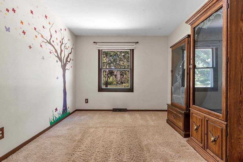 Welcome to your cozy retreat on a quiet dead-end street, just - photo 19