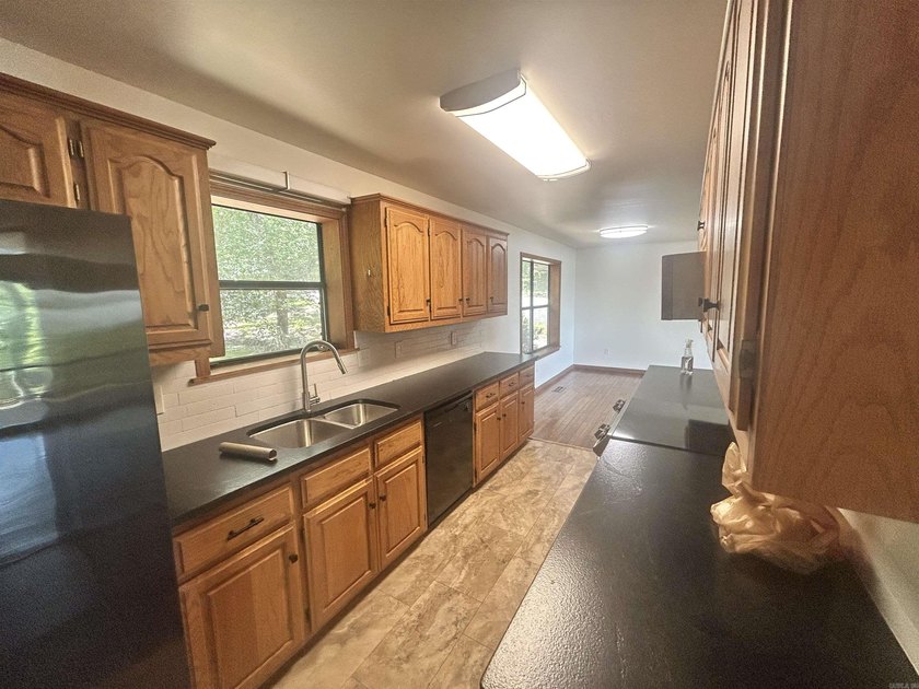 3 bd / 2 bath home. It has a circle drive with RV / boat parking - photo 20