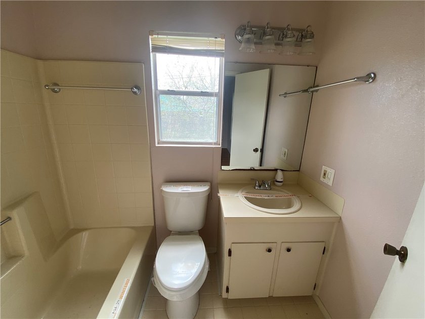 Welcome Home!!! This three bedroom two bath home in DRISCOLL - photo 21