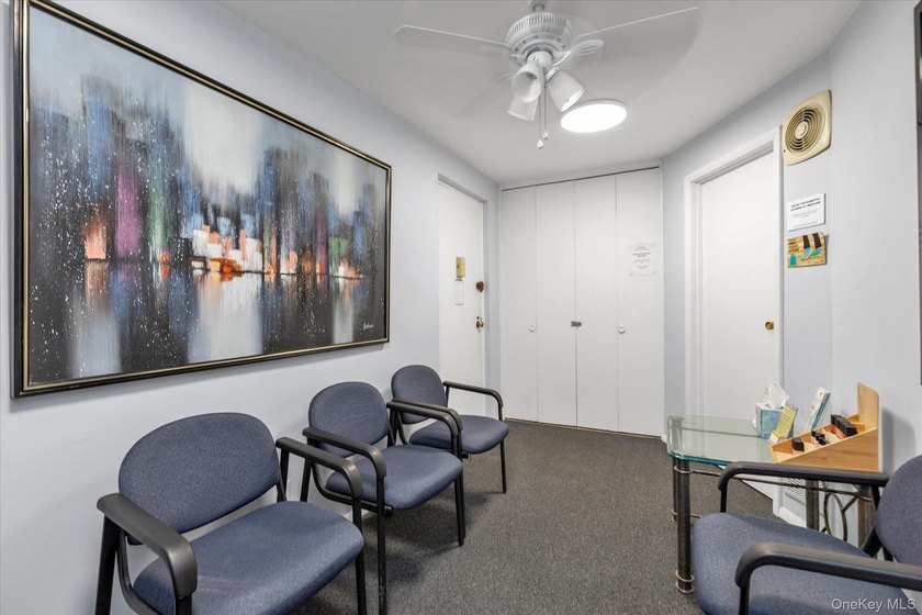 Prime ground-floor medical (Podiatry) office located within a - photo 2