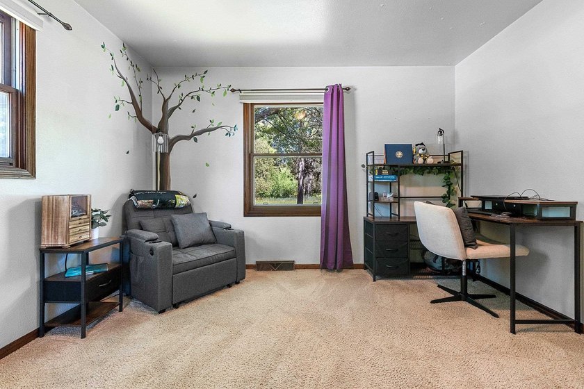 Welcome to your cozy retreat on a quiet dead-end street, just - photo 22