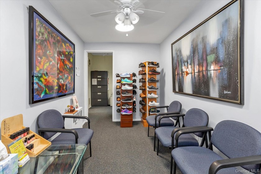 Prime ground-floor medical (Podiatry) office located within a - photo 3