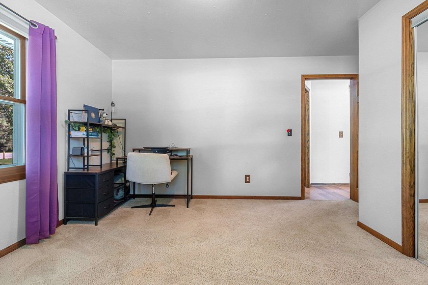 Welcome to your cozy retreat on a quiet dead-end street, just - photo 23