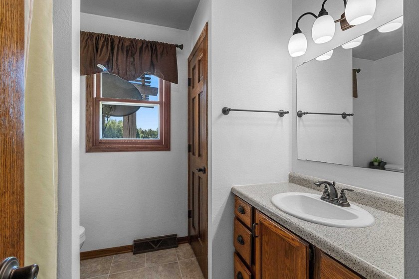 Welcome to your cozy retreat on a quiet dead-end street, just - photo 24