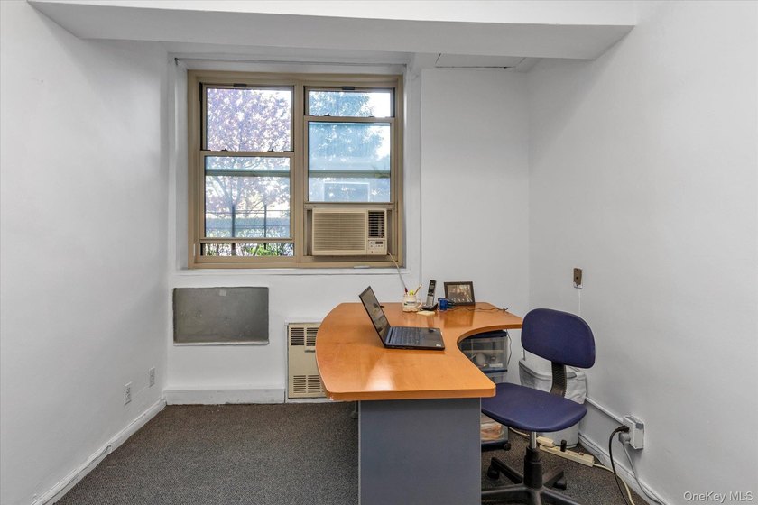 Prime ground-floor medical (Podiatry) office located within a - photo 5