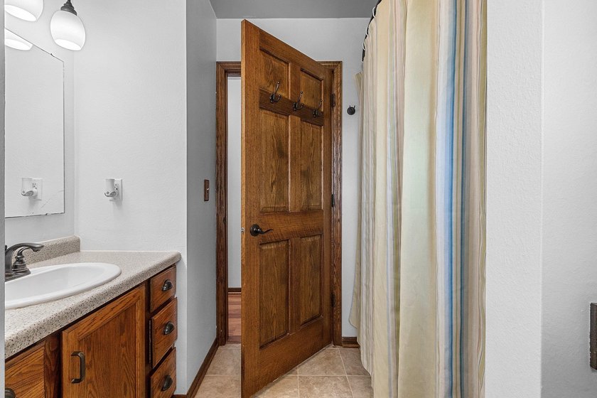 Welcome to your cozy retreat on a quiet dead-end street, just - photo 25
