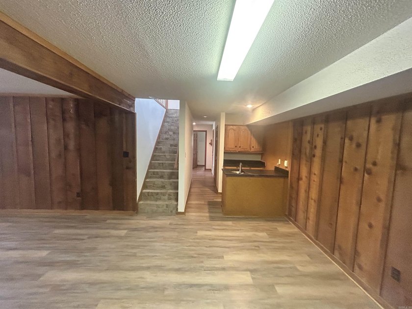 3 bd / 2 bath home. It has a circle drive with RV / boat parking - photo 26