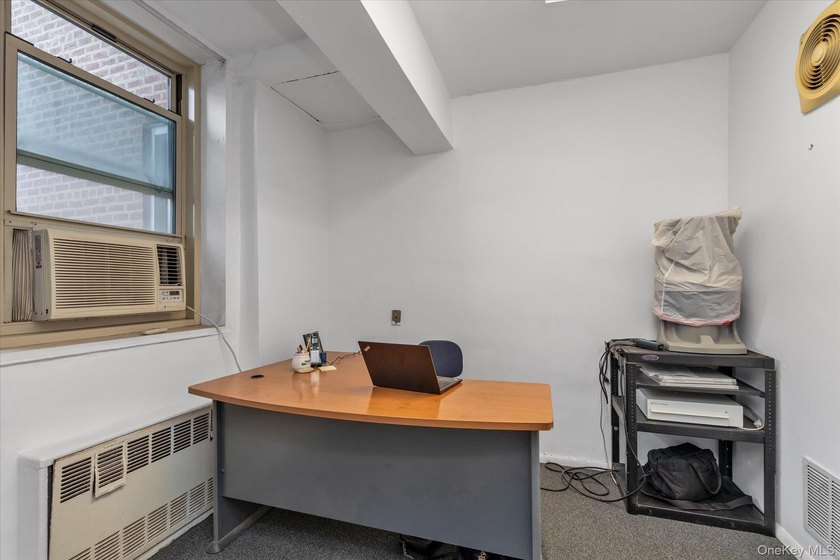 Prime ground-floor medical (Podiatry) office located within a - photo 6