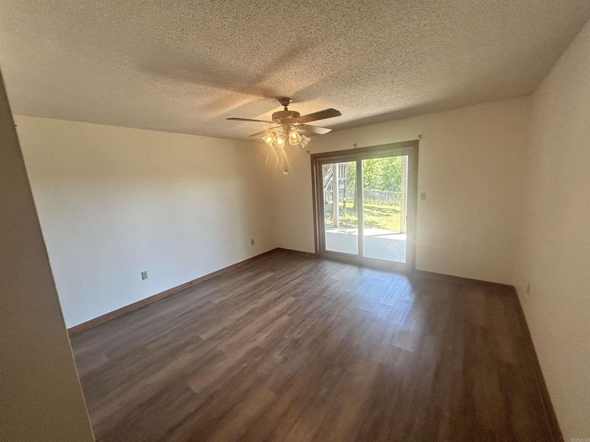 3 bd / 2 bath home. It has a circle drive with RV / boat parking - photo 27