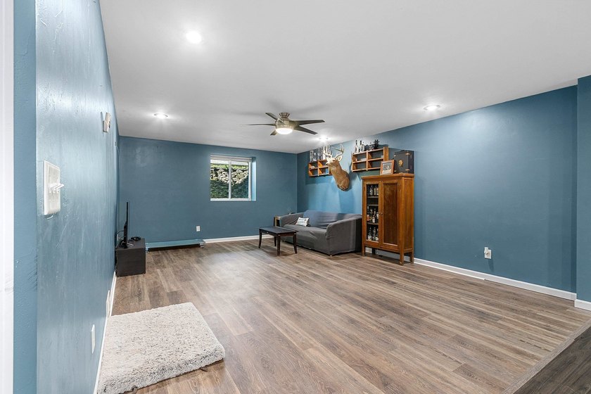 Welcome to your cozy retreat on a quiet dead-end street, just - photo 27