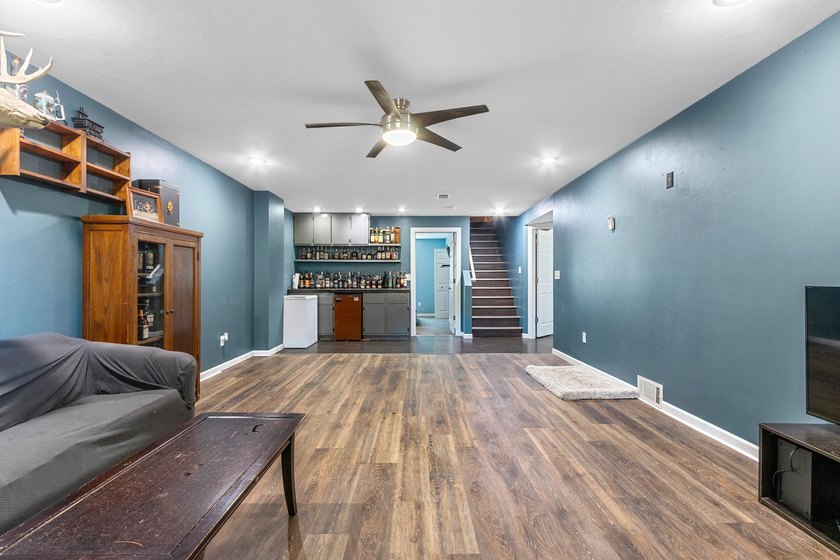Welcome to your cozy retreat on a quiet dead-end street, just - photo 28